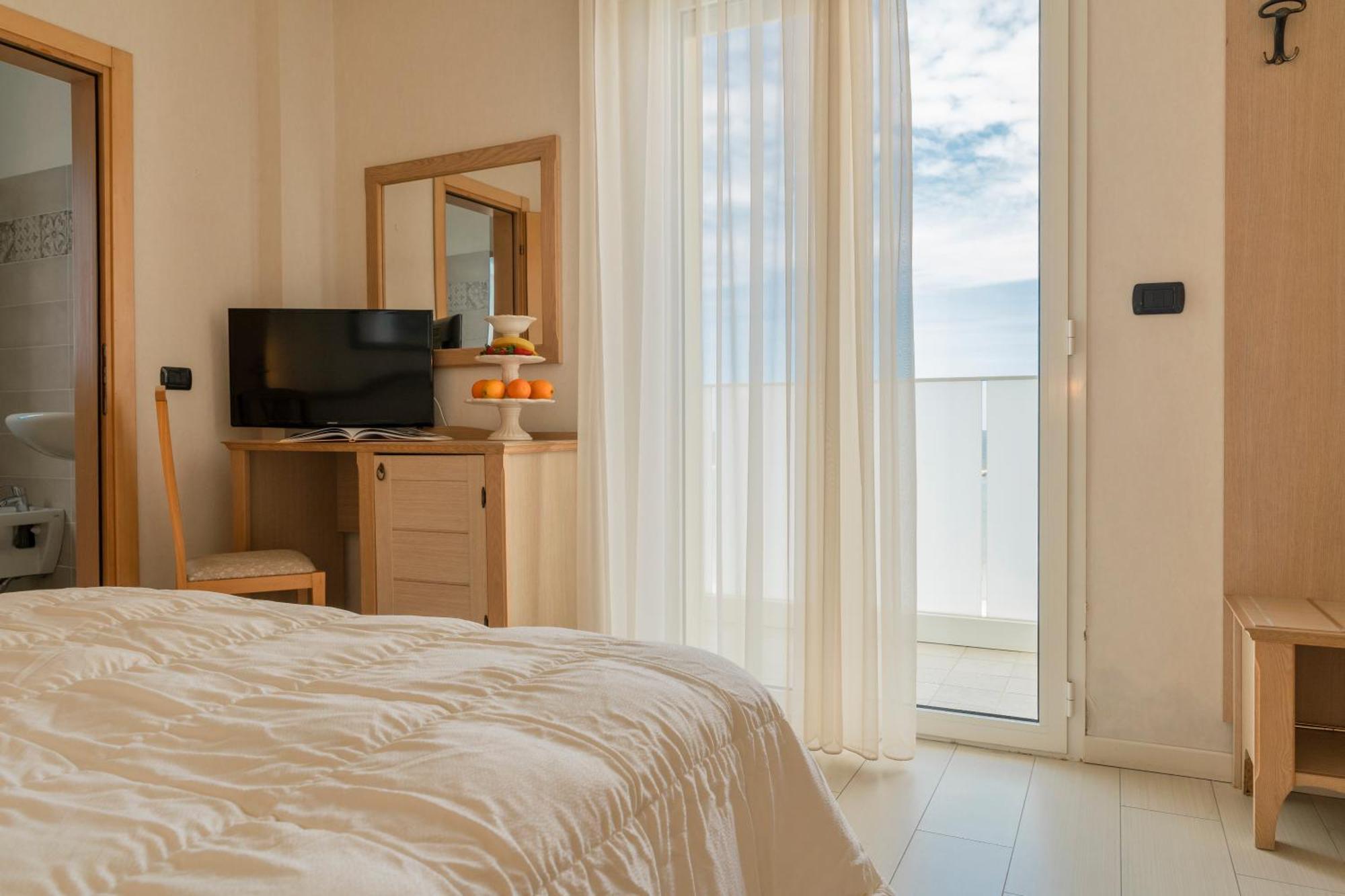 Hotel Mondial Bellaria-Igea Marina Esterno foto