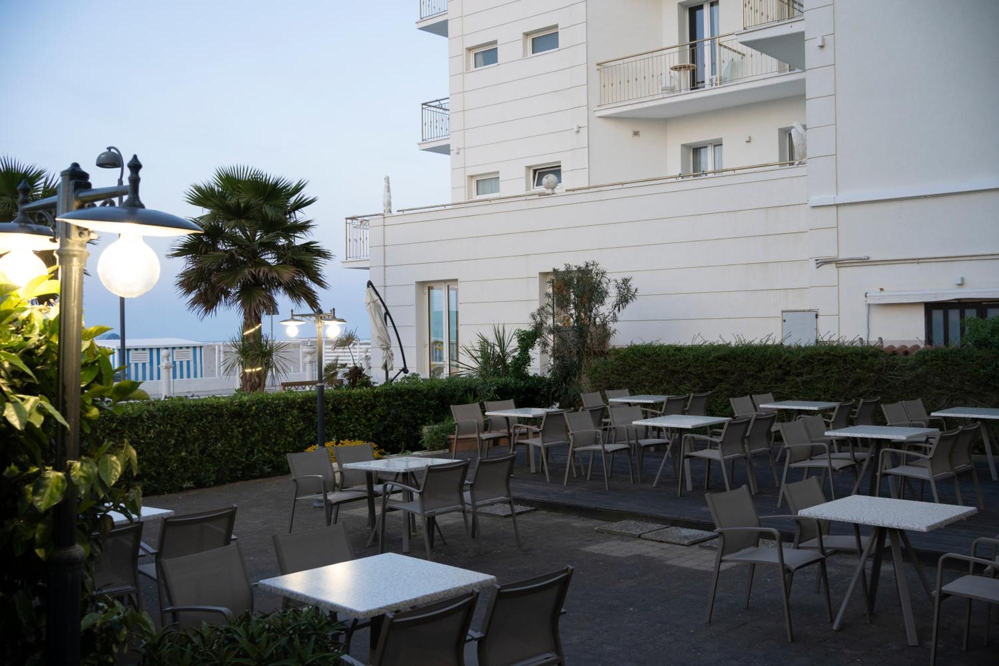 Hotel Mondial Bellaria-Igea Marina Esterno foto