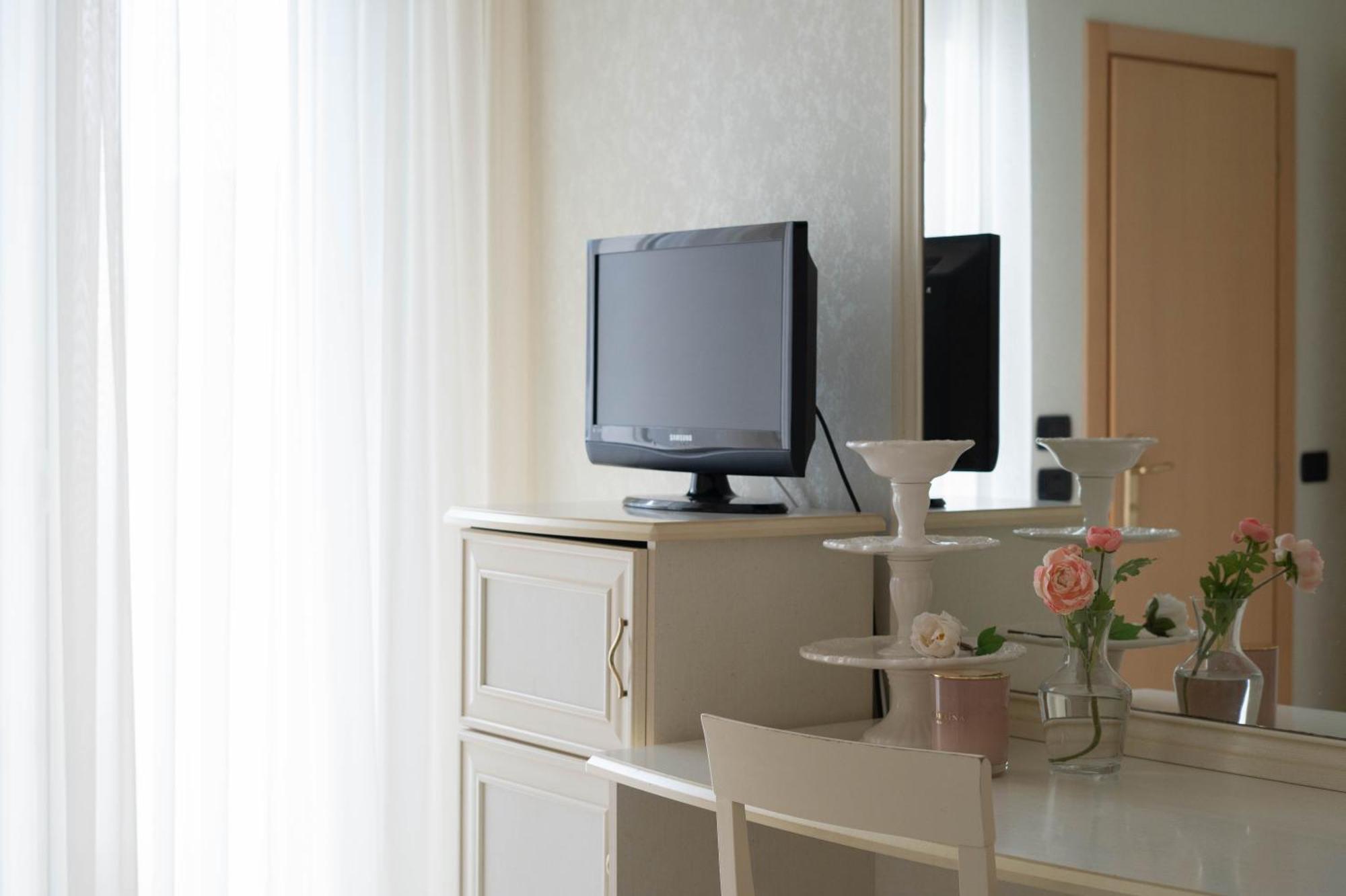 Hotel Mondial Bellaria-Igea Marina Esterno foto